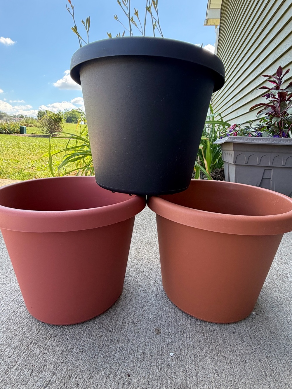 10 Inch Plastic Nursery Flower Pots Set of 3 Black and Terracotta